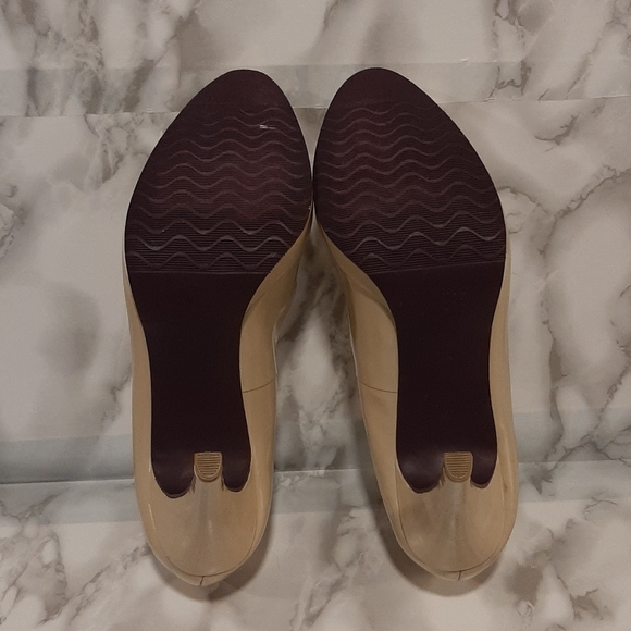 Vianni Collection Nude Pumps - Picture 3 of 6